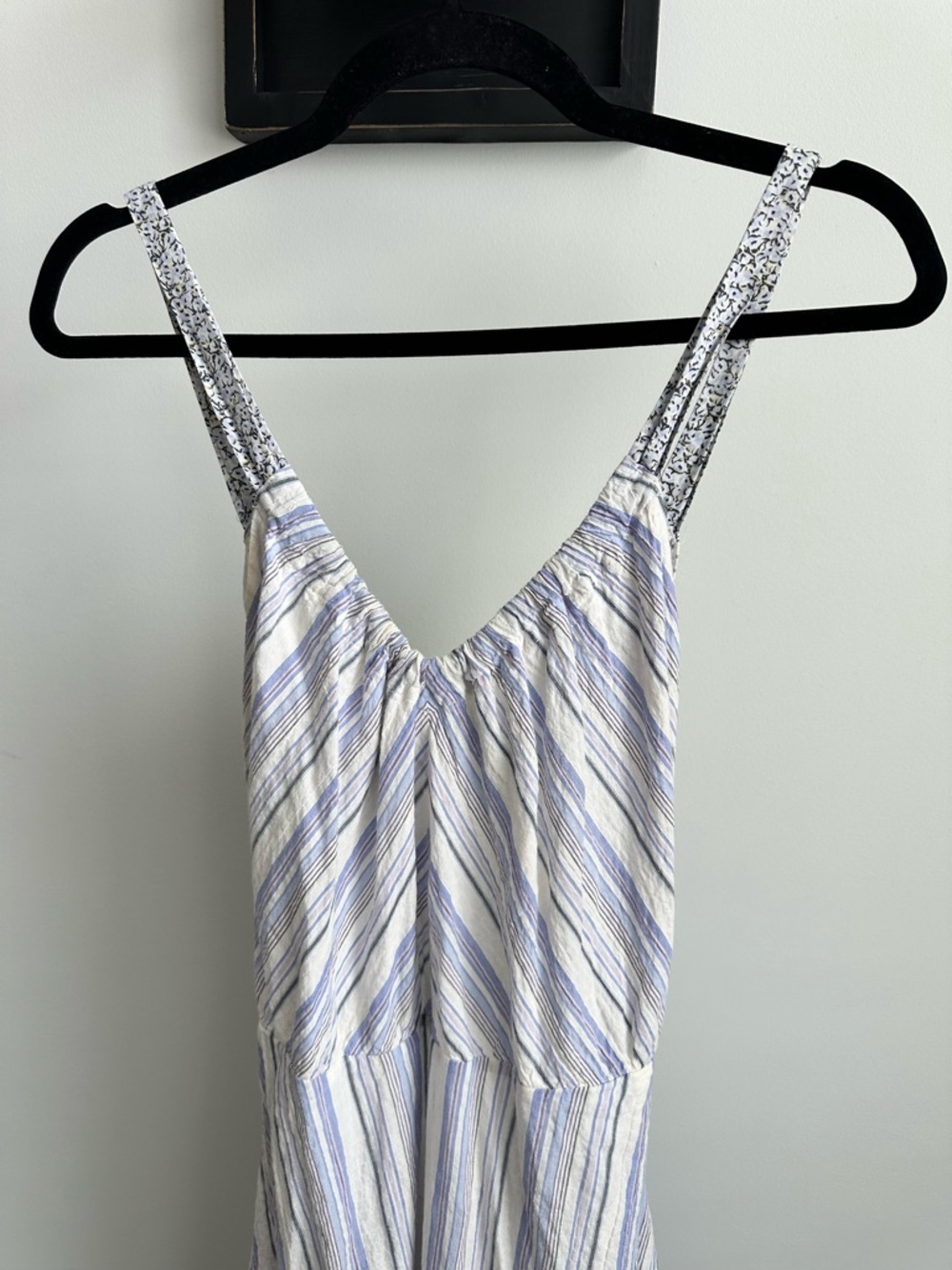 La Vie Rebecca Taylor Blue & White Striped Midi Dress | V-Neck Flowy Sundress - Picture 3 of 16